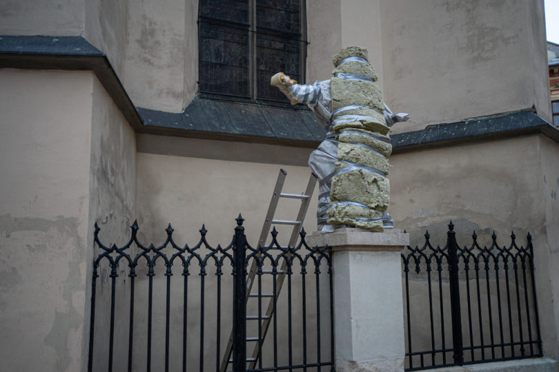 Statue in Lwiw Ukraine-Krieg Schutz des Kulturerbes