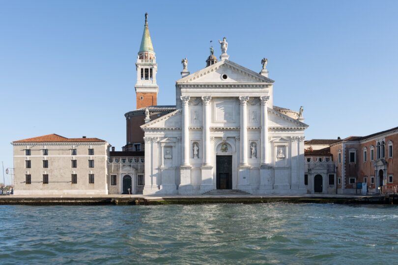 In der Abbazia di San Giorgio Maggiore ist auf der Venedig-Biennale eine Schau von Berlinde De Bruyckere zu sehen