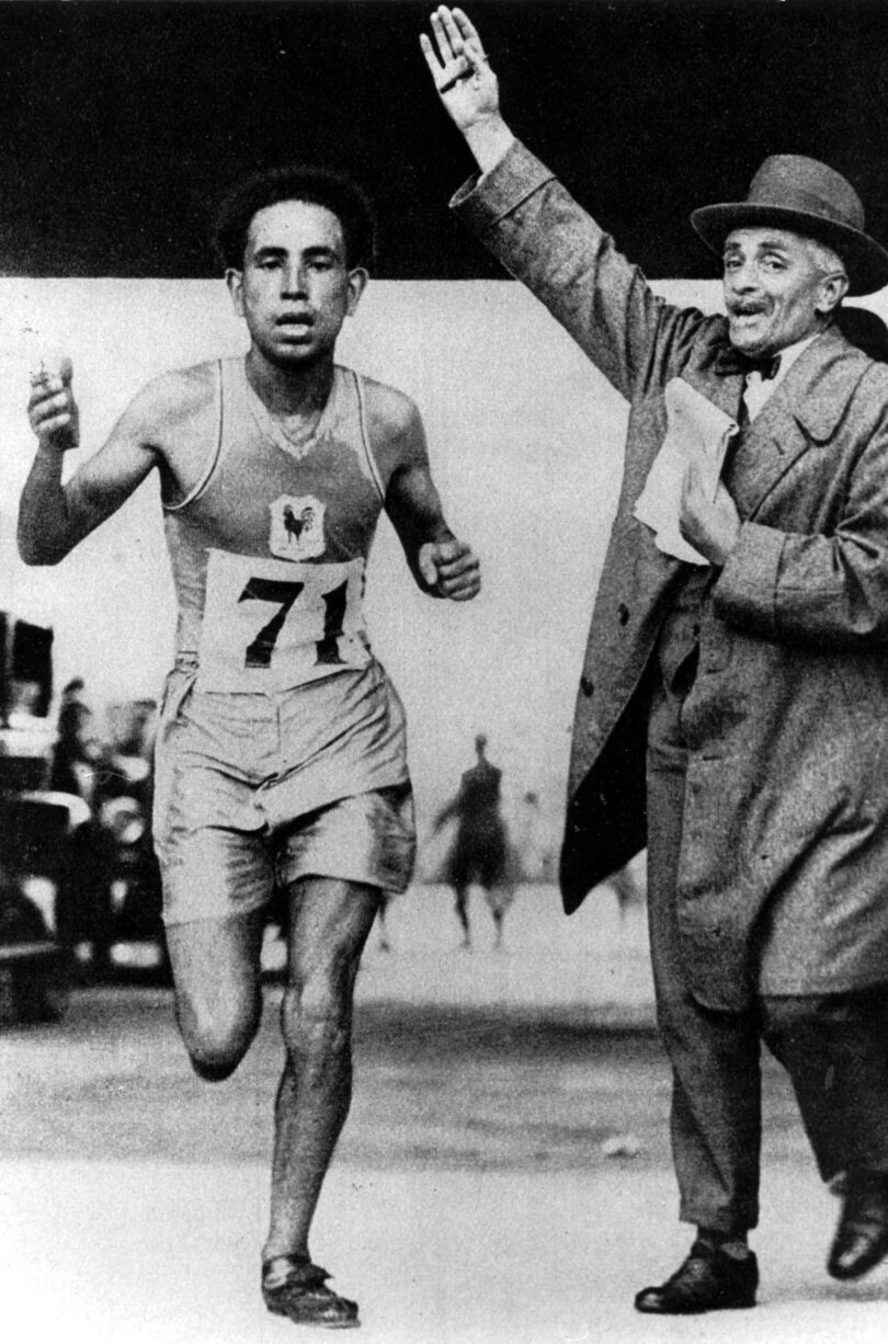 Gold für Frankreich: Der algerische Marathonläufer Boughéra El Ouafi bei seinem Olympiasieg 1928